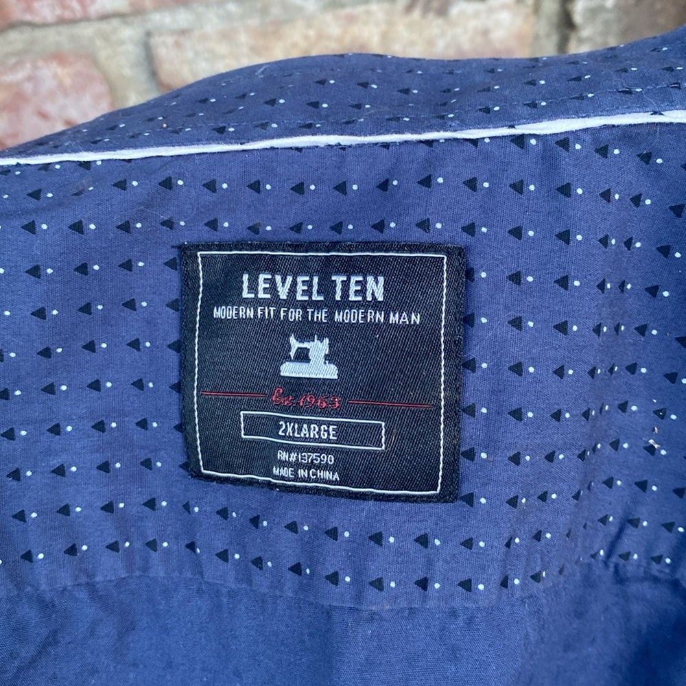 Level 10 man’s shirt - Picture 2 of 6